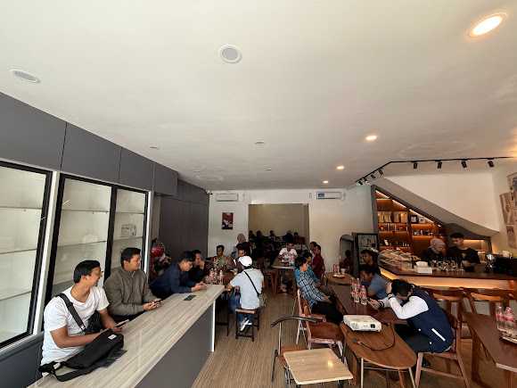 Suasana dalam kafe